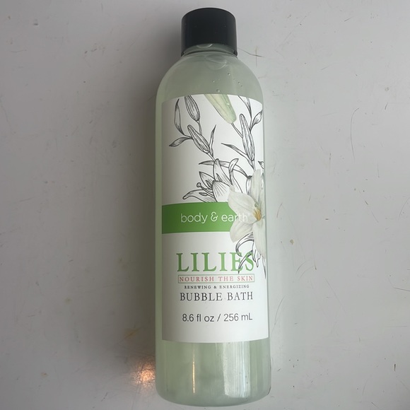 Bath & earth lilies body scrub mist bubble bath bundle - Picture 2 of 10